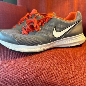 NIKE EUC Men’s Sneakers